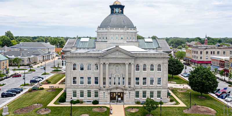 Image of the Boone County courthouse.